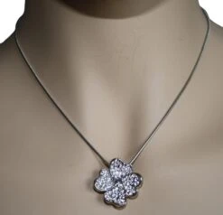 Trachtenkette Trachtenanhänger Kleeblatt Strasssteinchen Metall